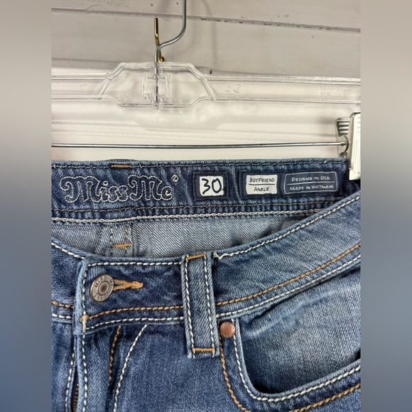 Miss Me women’s colorful embroidered Boyfriend Ankle denim jeans. Size 30 - Picture 7 of 9